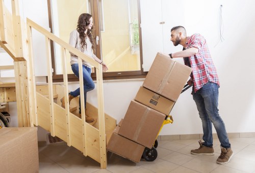 Residential and commercial moving van support near Tottenham Green